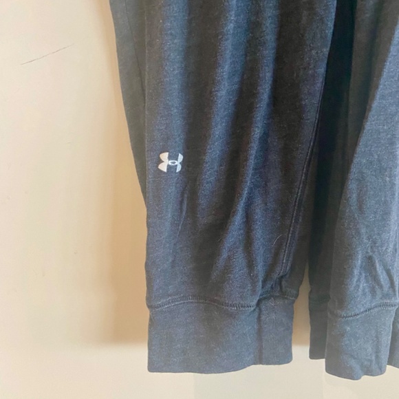 Under Armour Light Weight Capris - Picture 2 of 4